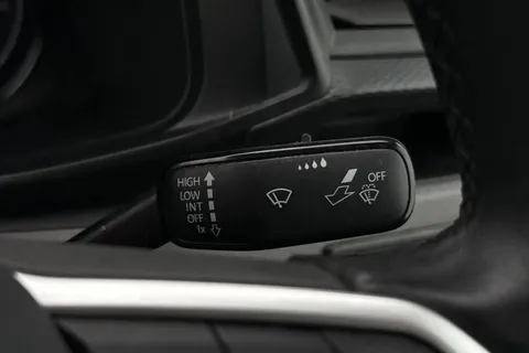 DE74WMK Volkswagen Transporter 2.0 TDI 110 Highline Van Thumbnail #38