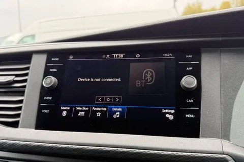 DE74WMK Volkswagen Transporter 2.0 TDI 110 Highline Van Thumbnail #46