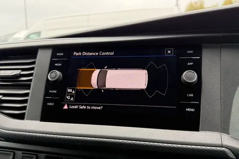 DE74WMK Volkswagen Transporter 2.0 TDI 110 Highline Van Thumbnail #47