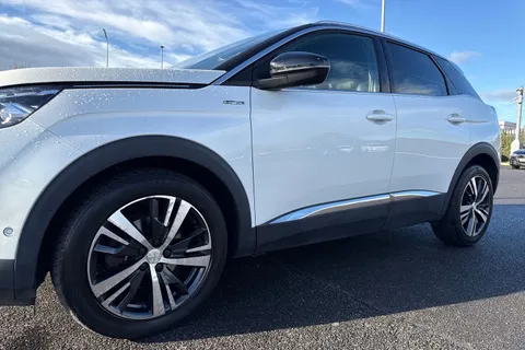 28 of 64 for PEUGEOT 3008 1.2 PureTech GT Line Euro 6 (s/s) 5dr