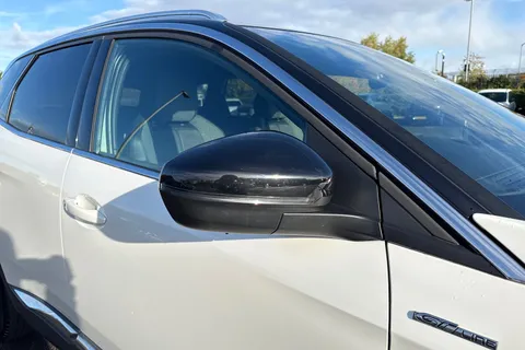 37 of 64 for PEUGEOT 3008 1.2 PureTech GT Line Euro 6 (s/s) 5dr