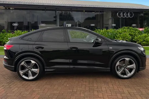 BG24THX Audi Q4 e-tron Q4 Sportback Black Edition 45 e-tron quattro 210,00 kW Thumbnail #3