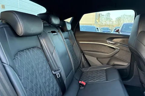 19 of 66 for Audi e-tron Sportback Vorsprung 55 quattro 300,00 kW