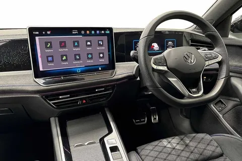 KP25UMH Volkswagen Passat 1.5 TSI eHybrid R-Line 5dr DSG Thumbnail #2