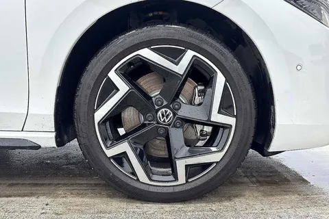 KP25EHR Volkswagen Passat 1.5 TSI eHybrid R-Line 5dr DSG Thumbnail #5