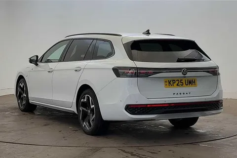 KP25UMH Volkswagen Passat 1.5 TSI eHybrid R-Line 5dr DSG Thumbnail #3