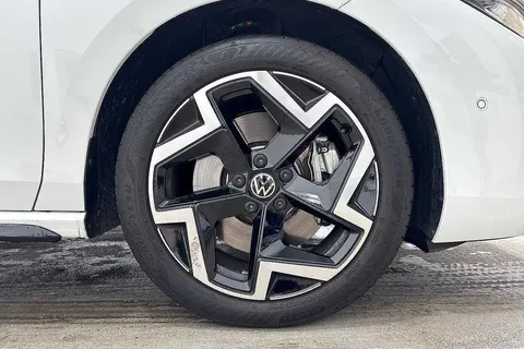 KP25UMH Volkswagen Passat 1.5 TSI eHybrid R-Line 5dr DSG Thumbnail #5