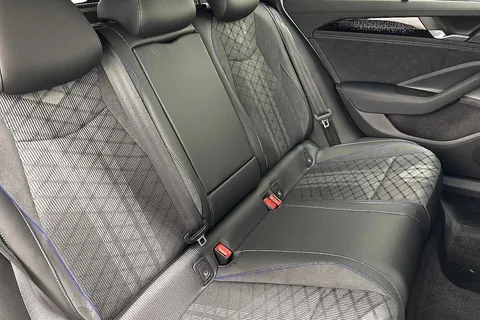 KP25EHR Volkswagen Passat 1.5 TSI eHybrid R-Line 5dr DSG Thumbnail #9