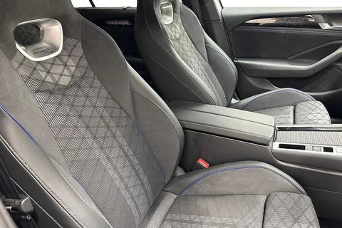 KP25EHR Volkswagen Passat 1.5 TSI eHybrid R-Line 5dr DSG Thumbnail #10