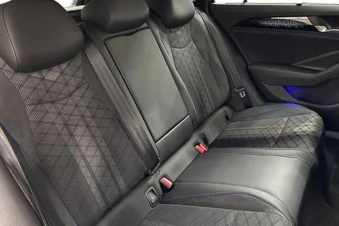 KR25VKJ Volkswagen Passat 1.5 TSI eHybrid R-Line 5dr DSG Thumbnail #9