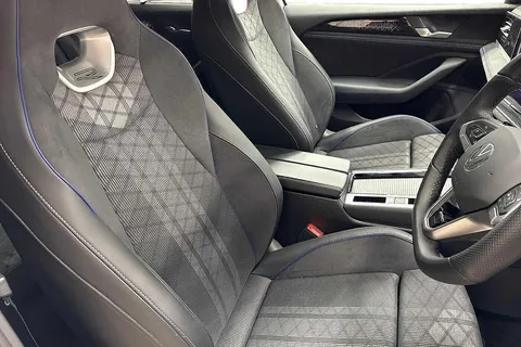 KP25UMH Volkswagen Passat 1.5 TSI eHybrid R-Line 5dr DSG Thumbnail #10