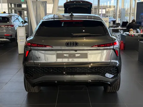  Audi Q3 1.5 e-hybrid Launch Edition Plus Sportback S Tronic Euro 6 (s/s) 5dr 26kWh Thumbnail #3