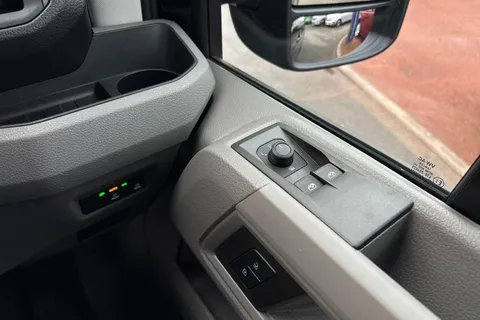 CX75HWO Volkswagen Crafter 2.0 TDI 177PS Commerce Plus High Roof Van Auto Thumbnail #17