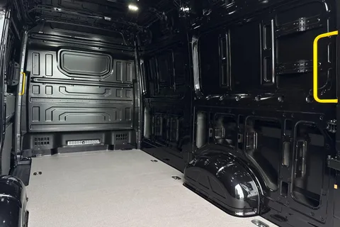 CX75HWO Volkswagen Crafter 2.0 TDI 177PS Commerce Plus High Roof Van Auto Thumbnail #36