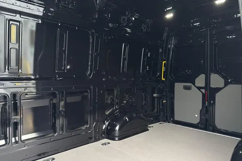 CX75HWO Volkswagen Crafter 2.0 TDI 177PS Commerce Plus High Roof Van Auto Thumbnail #38