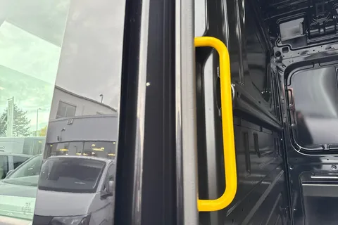 CX75HWO Volkswagen Crafter 2.0 TDI 177PS Commerce Plus High Roof Van Auto Thumbnail #41