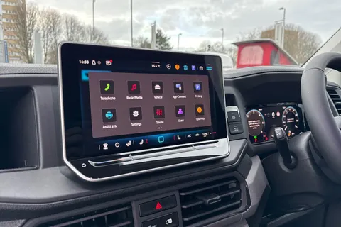 CX75HWO Volkswagen Crafter 2.0 TDI 177PS Commerce Plus High Roof Van Auto Thumbnail #47