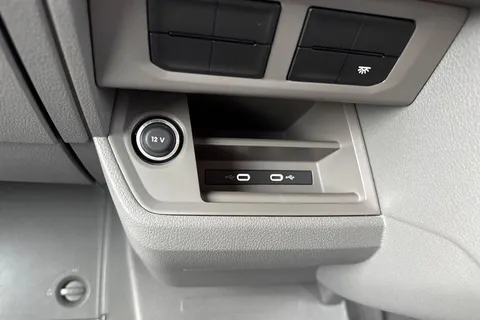 CX75HWO Volkswagen Crafter 2.0 TDI 177PS Commerce Plus High Roof Van Auto Thumbnail #48