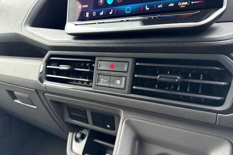 CX75HWO Volkswagen Crafter 2.0 TDI 177PS Commerce Plus High Roof Van Auto Thumbnail #49