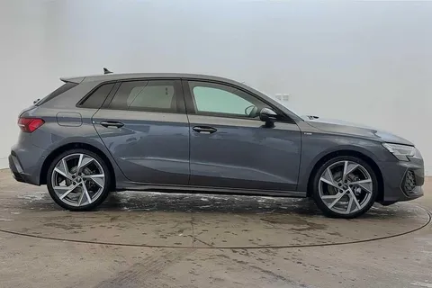 DK25XLB Audi A3 Black Edition 35 TFSI 150 PS S tronic Thumbnail #3