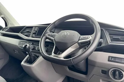 DG74CXR Volkswagen Transporter 2.0 TDI 110 Highline Van Thumbnail #6