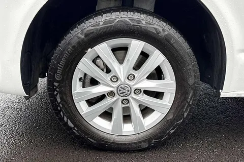 DG74CYT Volkswagen Transporter 2.0 TDI 110 Highline Van Thumbnail #5
