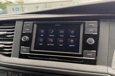 DG74CXR Volkswagen Transporter 2.0 TDI 110 Highline Van Thumbnail #11