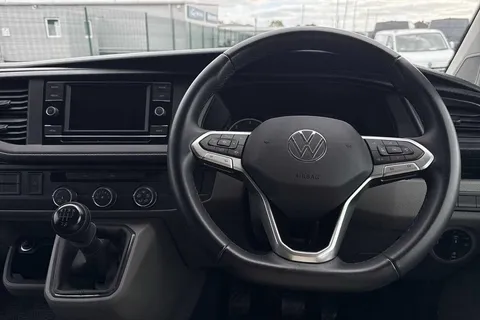 DG74CXR Volkswagen Transporter 2.0 TDI 110 Highline Van Thumbnail #12