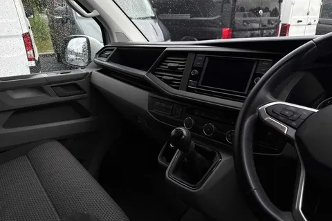 DG74CYT Volkswagen Transporter 2.0 TDI 110 Highline Van Thumbnail #14
