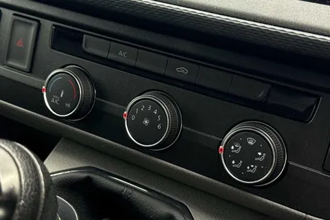 DG74CXR Volkswagen Transporter 2.0 TDI 110 Highline Van Thumbnail #18