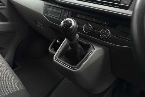 DG74CYT Volkswagen Transporter 2.0 TDI 110 Highline Van Thumbnail #19