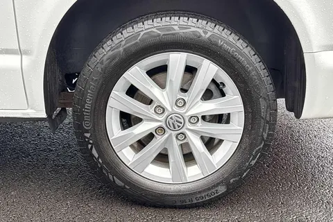 DG74CYT Volkswagen Transporter 2.0 TDI 110 Highline Van Thumbnail #21