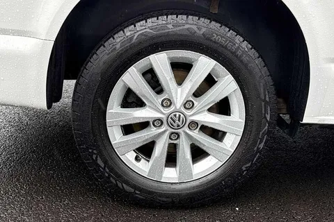 DG74CYT Volkswagen Transporter 2.0 TDI 110 Highline Van Thumbnail #22