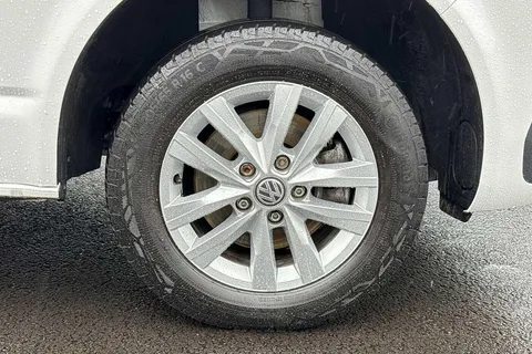 DG74CYT Volkswagen Transporter 2.0 TDI 110 Highline Van Thumbnail #23