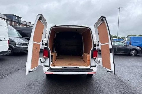 DG74CYT Volkswagen Transporter 2.0 TDI 110 Highline Van Thumbnail #32