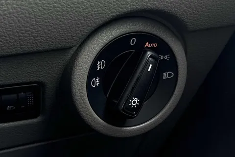 DG74CXR Volkswagen Transporter 2.0 TDI 110 Highline Van Thumbnail #38