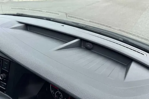 DG74CXR Volkswagen Transporter 2.0 TDI 110 Highline Van Thumbnail #42