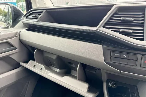 DG74CXR Volkswagen Transporter 2.0 TDI 110 Highline Van Thumbnail #43