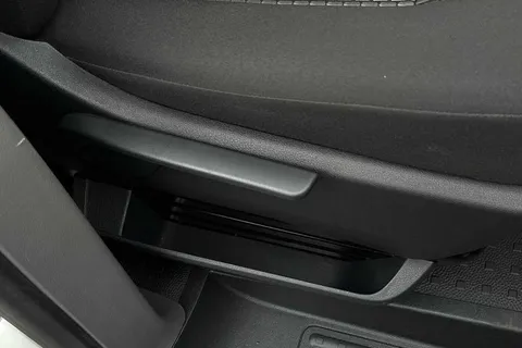 DG74CYT Volkswagen Transporter 2.0 TDI 110 Highline Van Thumbnail #38