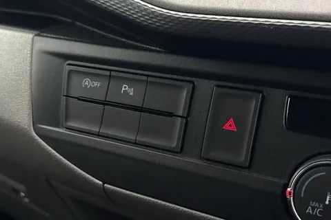 DG74CXR Volkswagen Transporter 2.0 TDI 110 Highline Van Thumbnail #44