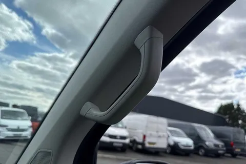 DG74CXR Volkswagen Transporter 2.0 TDI 110 Highline Van Thumbnail #45