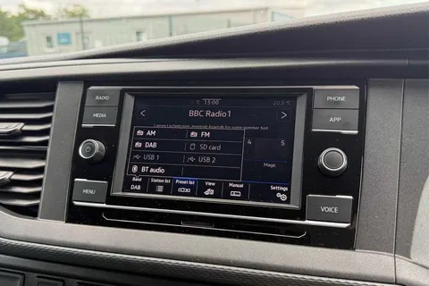 DG74CXR Volkswagen Transporter 2.0 TDI 110 Highline Van Thumbnail #46