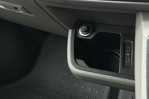 DG74CYT Volkswagen Transporter 2.0 TDI 110 Highline Van Thumbnail #41