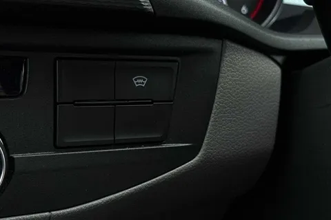 DG74CYT Volkswagen Transporter 2.0 TDI 110 Highline Van Thumbnail #43