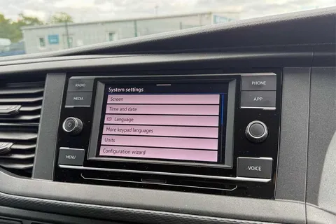 DG74CXR Volkswagen Transporter 2.0 TDI 110 Highline Van Thumbnail #50