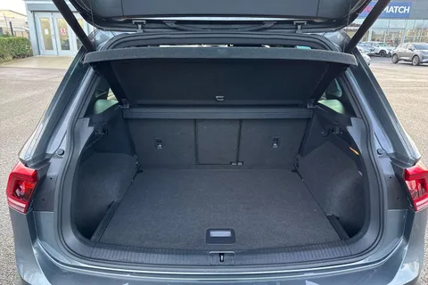 SR19FBO Volkswagen Tiguan 2.0 TDI R-Line Tech Euro 6 (s/s) 5dr Thumbnail #7