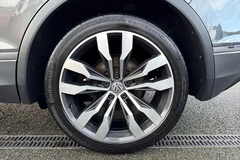 SR19FBO Volkswagen Tiguan 2.0 TDI R-Line Tech Euro 6 (s/s) 5dr Thumbnail #13