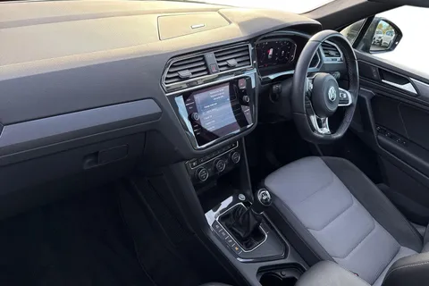 SR19FBO Volkswagen Tiguan 2.0 TDI R-Line Tech Euro 6 (s/s) 5dr Thumbnail #15