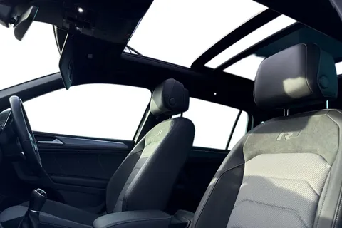 SR19FBO Volkswagen Tiguan 2.0 TDI R-Line Tech Euro 6 (s/s) 5dr Thumbnail #16