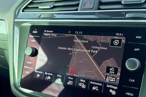 SR19FBO Volkswagen Tiguan 2.0 TDI R-Line Tech Euro 6 (s/s) 5dr Thumbnail #17